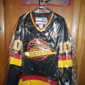#10 Pavel Bure new never been use Jersey .Size XL(CCM..VINTAGE)
